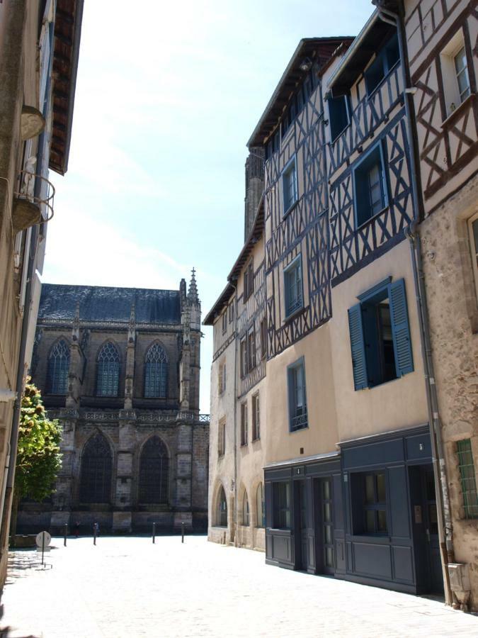 Appart Face Au Mail Limoges Exteriör bild